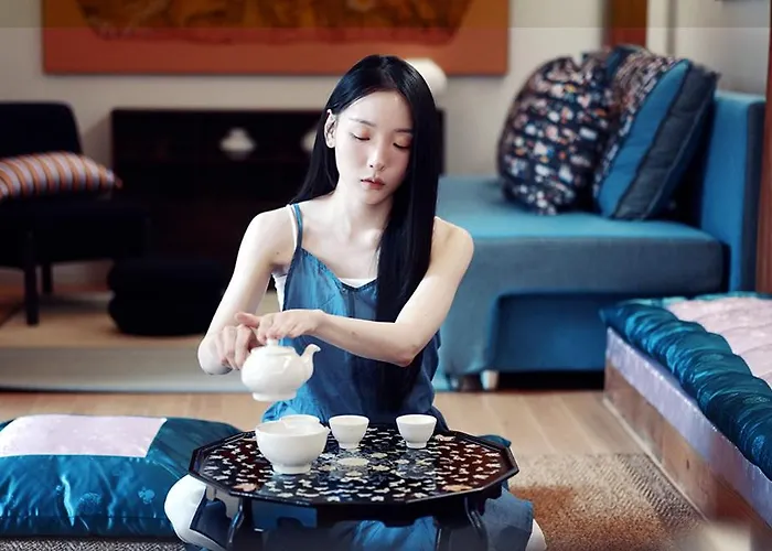 그랑 종로 독채 한옥스테이 무료주차 자쿠지 종묘 익선동 창경궁 광장시장 민화체험 *