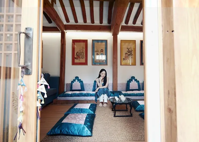 그랑 종로 독채 한옥스테이 무료주차 자쿠지 종묘 익선동 창경궁 광장시장 민화체험