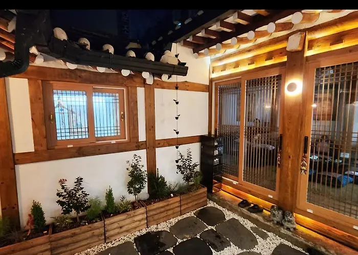 Willa 그랑 종로 독채 한옥스테이 무료주차 자쿠지 종묘 익선동 창경궁 광장시장 민화체험 Seul